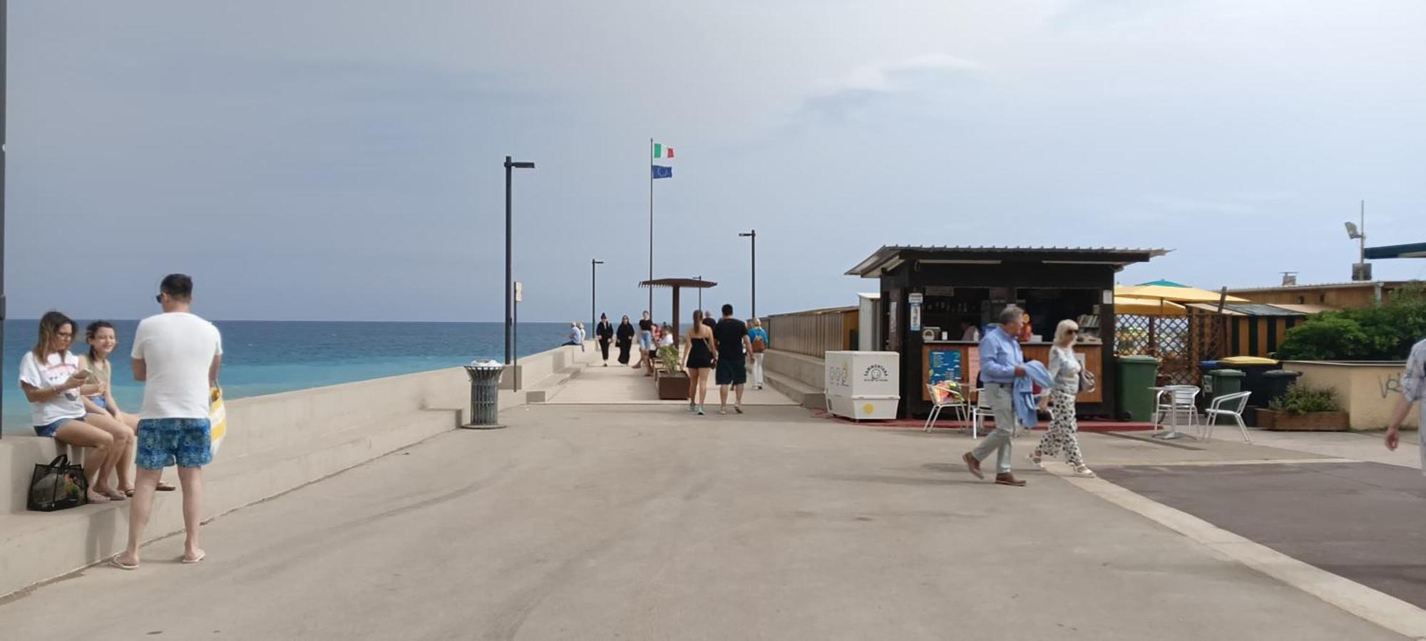 Piccolo Hotel Holiday Center Finale Ligure Exterior photo