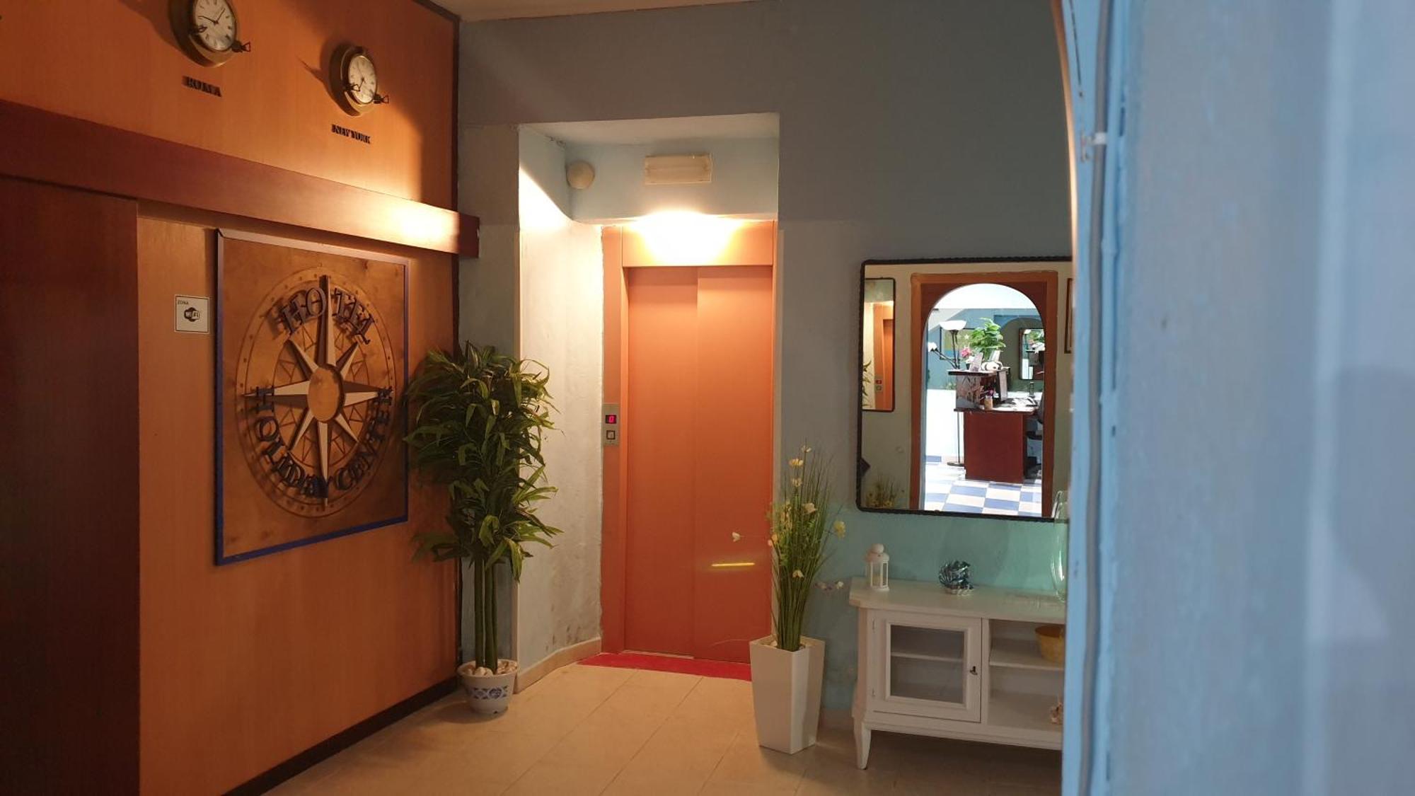 Piccolo Hotel Holiday Center Finale Ligure Exterior photo