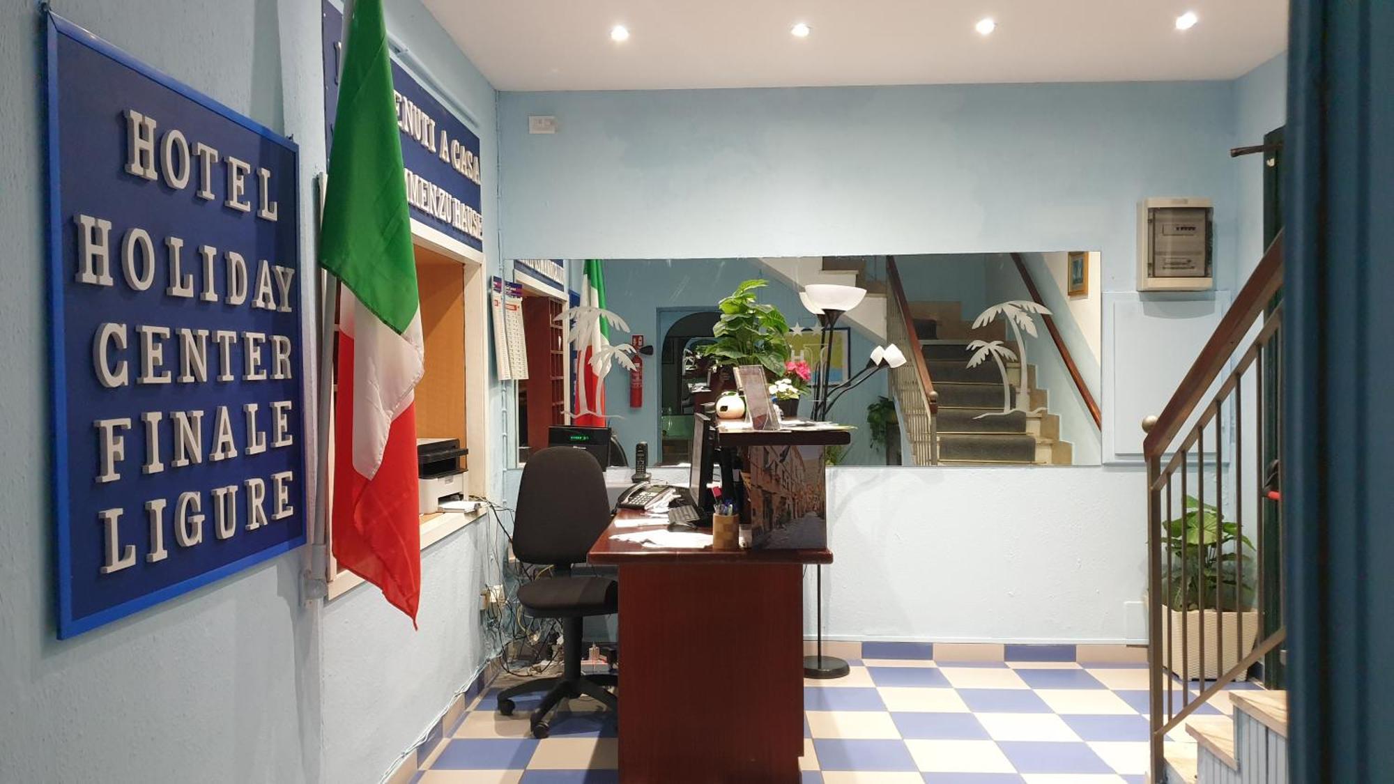 Piccolo Hotel Holiday Center Finale Ligure Exterior photo